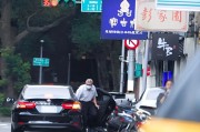 临沧台当局这个单位的公车，给了狗了